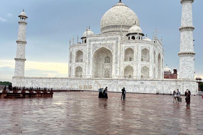 Private Taj Mahal and Agra Day Trip from Delhi by Car with Lunch - FAQs