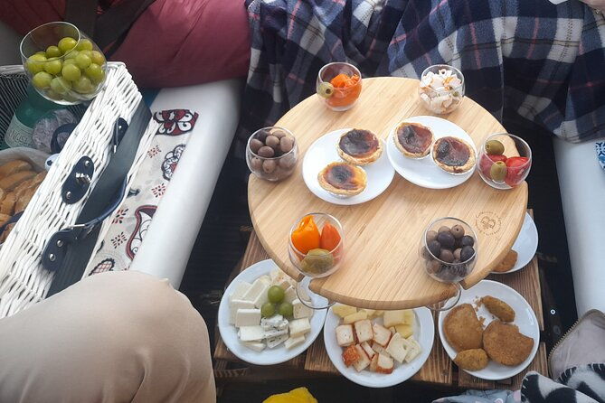 private-tapas-tuk-tuk-tour-through-lisbon