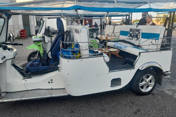 private-tapas-tuk-tuk-tour-through-lisbon