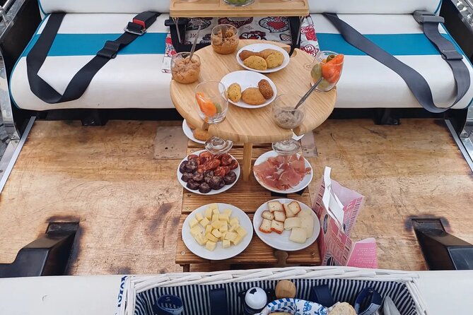 private-tapas-tuk-tuk-tour-through-lisbon