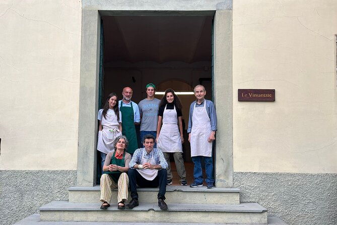 private-tasting-of-organic-wines-in-the-cellar-in-arezzo
