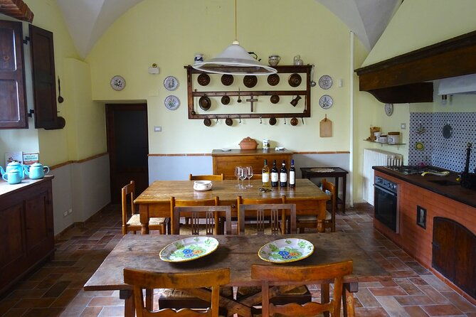 private-tasting-of-organic-wines-in-the-cellar-in-arezzo
