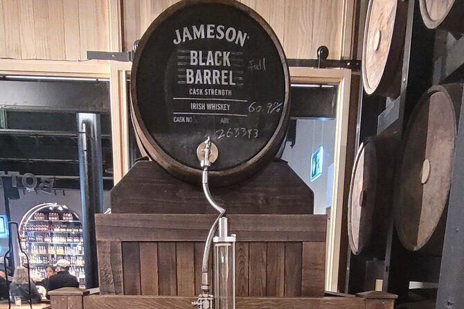 private-taxi-tour-of-blarney-castle-jameson-distillery-and-cobh