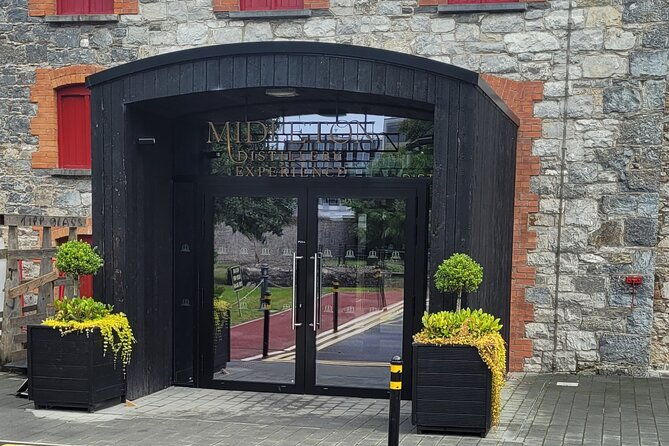 private-taxi-tour-of-blarney-castle-jameson-distillery-and-cobh