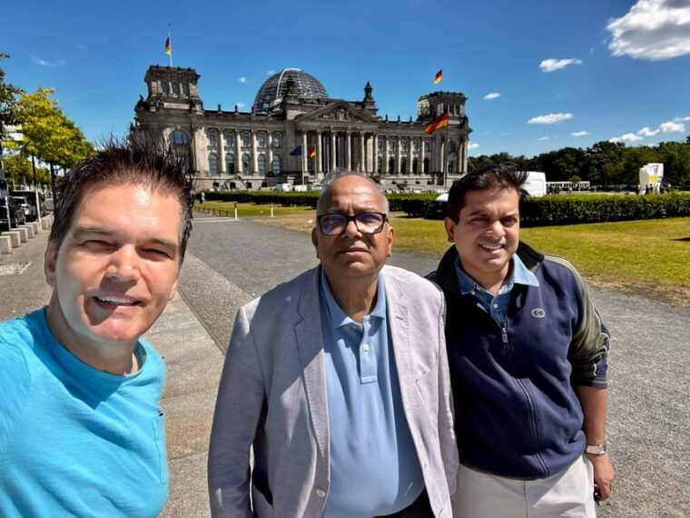 private-taxi-tour-through-berlin-east-and-west-and-kiez-5-6h