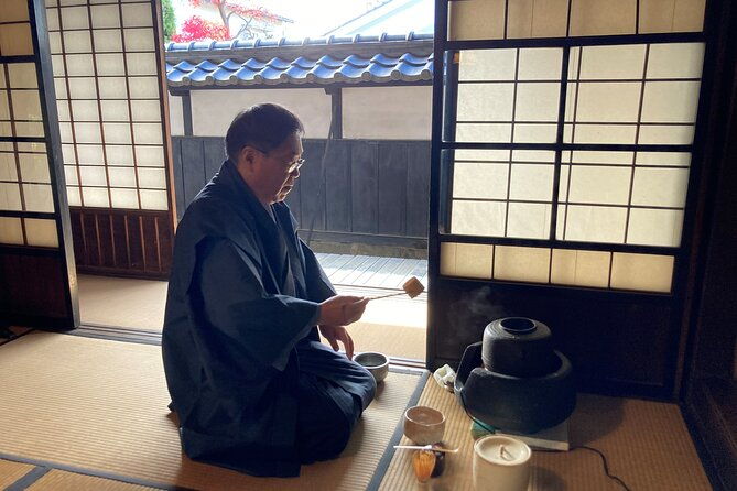 private-tea-ceremony-in-a-traditional-guest-house