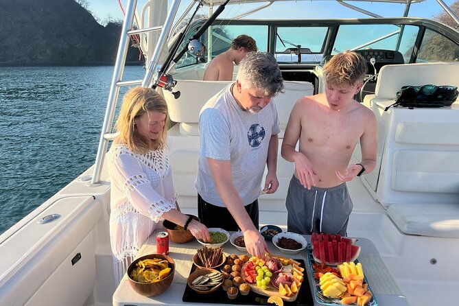 private-tiara-yach-40ft-half-day-activity-in-gulf-of-papagayo