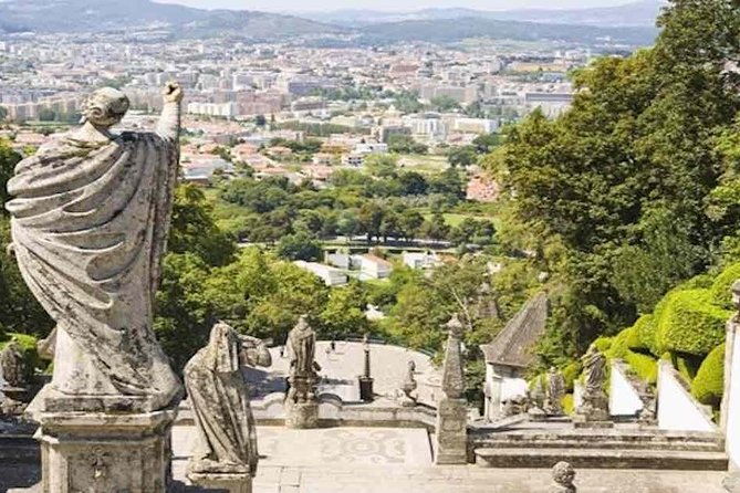 private-tour-3-days-fatima-aveiro-porto-guimaraes-braga-santiago-de-compostela