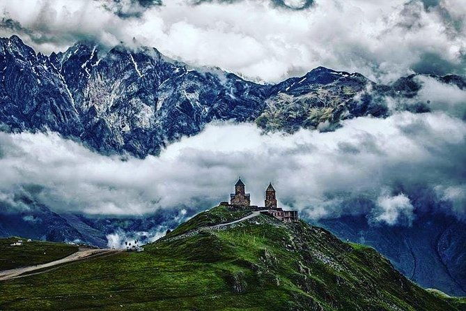private-tour-ananuri-kazbegi-gudauri
