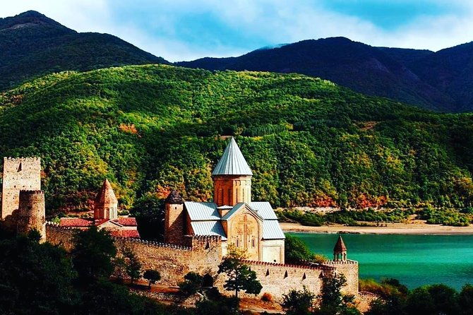 private-tour-ananuri-kazbegi-gudauri