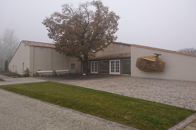 private-tour-and-visits-on-the-medoc-castle-route-luxury-minivan