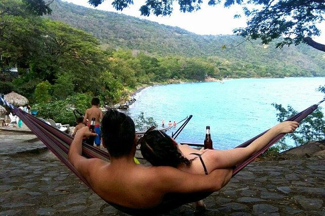 private-tour-at-granadaapoyo-lagoon-handicraft-market-lava-masaya-volcano