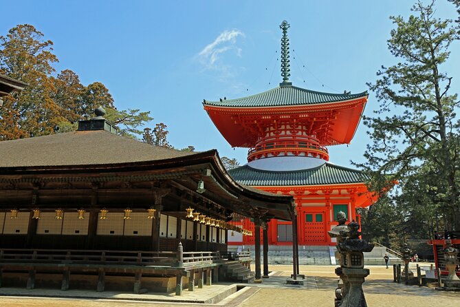 private-tour-at-the-sacred-sites-in-koyasan