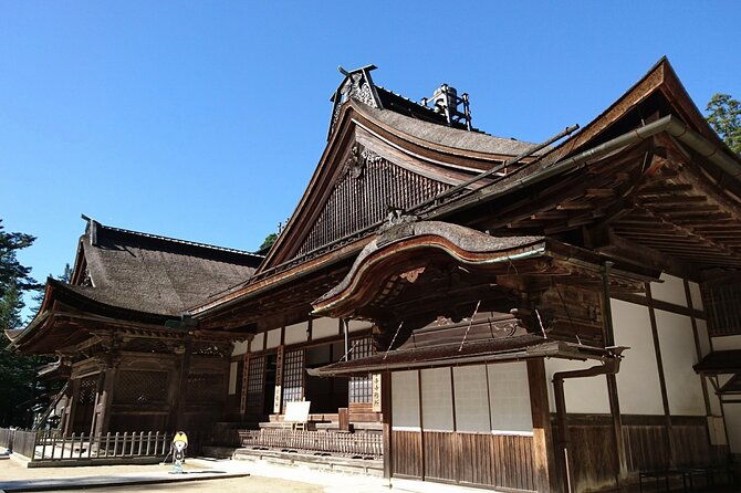 private-tour-at-the-sacred-sites-in-koyasan