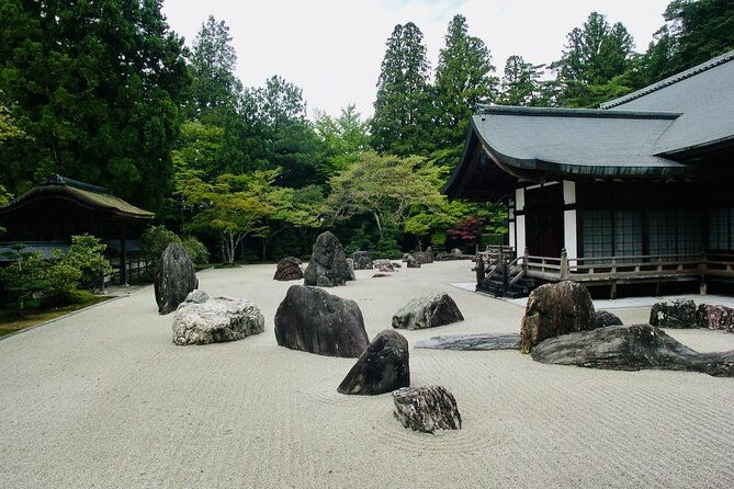 private-tour-at-the-sacred-sites-in-koyasan