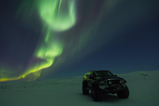 private-tour-aurora-hunt-northern-lights-super-jeep-tour
