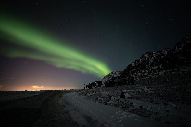 private-tour-aurora-hunt-northern-lights-super-jeep-tour