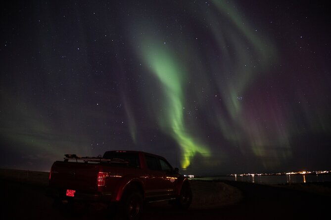 private-tour-aurora-hunt-northern-lights-super-jeep-tour