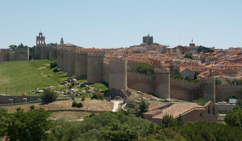 private-tour-avila-and-segovia-from-madrid-with-hotel-pickup