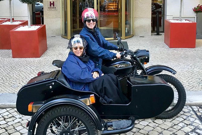 private-tour-best-of-lisbon-by-sidecar