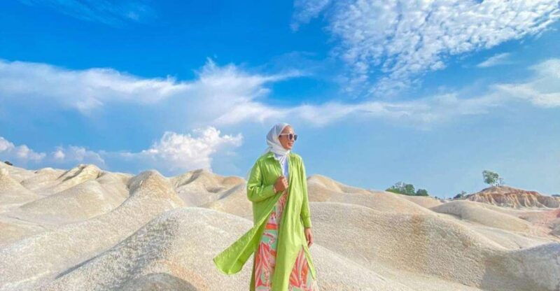 private-tour-blue-lake-sand-dunes-bintan