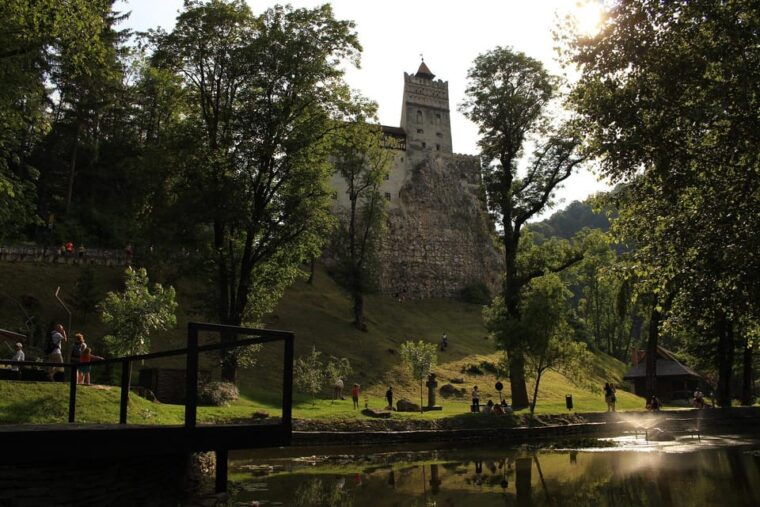 private-tour-bucharest-wednesday-dracula-peles-3-castles