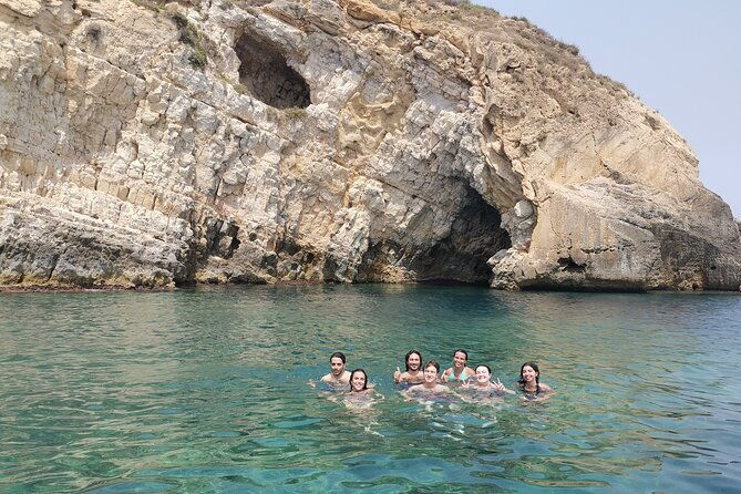private-tour-by-boat-sea-caves-on-the-island-of-ortigia