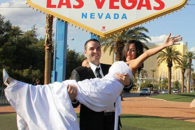 private-tour-by-limousine-of-las-vegas-chapel-row