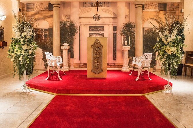 private-tour-by-limousine-of-las-vegas-chapel-row