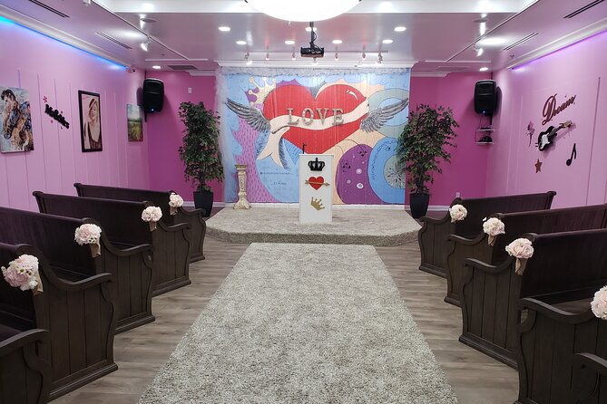 private-tour-by-limousine-of-las-vegas-chapel-row