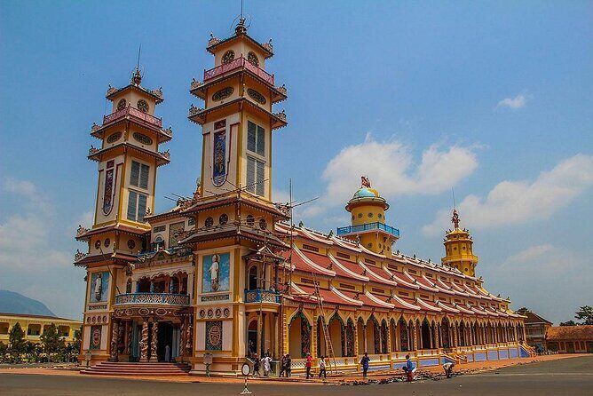 Private Tour Cao Dai & Ba Den Mountain + Optional Cu Chi Tunnels - Cao Dai Temple: A Visual Feast of Religions