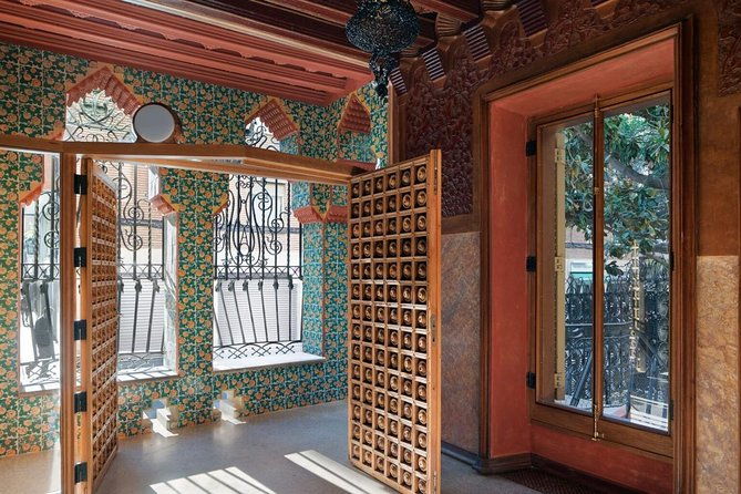 private-tour-casa-vicens-park-guell-tour-with-official-guide