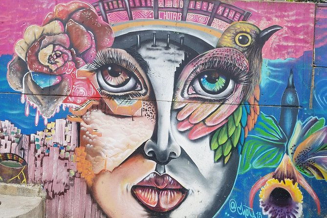 private-tour-comuna-13-with-cable-car-ride