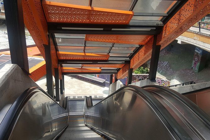 private-tour-comuna-13-with-cable-car-ride