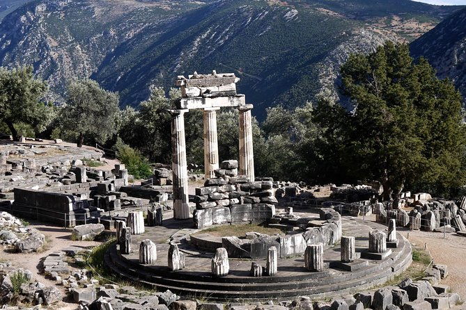 private-tour-delphi-village-of-arachova-osios-loukas-monastery