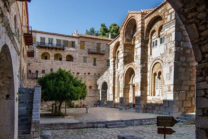 private-tour-delphi-village-of-arachova-osios-loukas-monastery