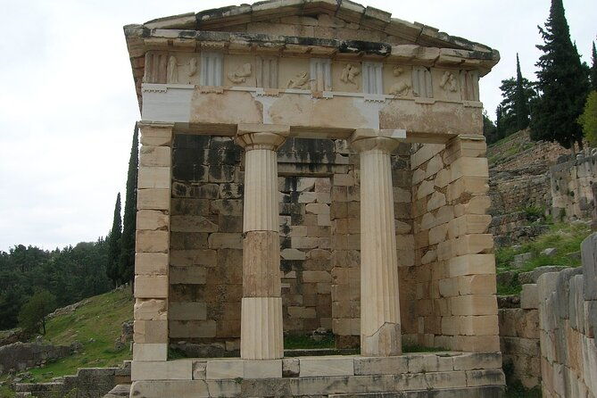 private-tour-delphi-village-of-arachova-osios-loukas-monastery