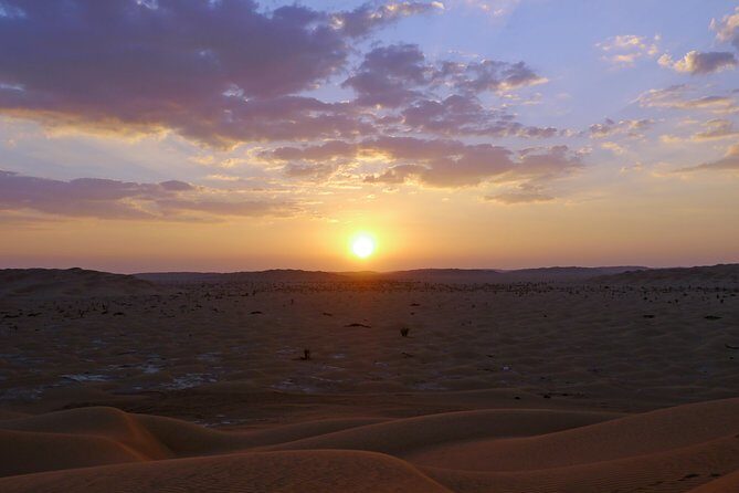 Private tour - Empty Quarter desert adventure - Wadi Dawka + Ubar - Exploring the Iconic Wadi Dawkah
