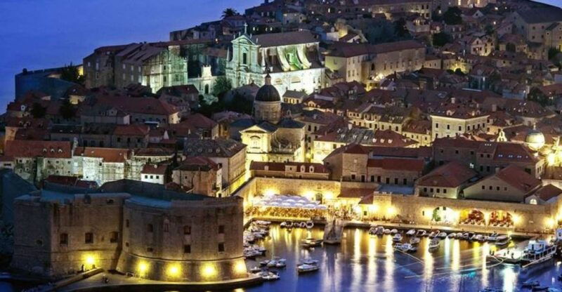 private-tour-evening-stroll-through-the-old-town-du-90min