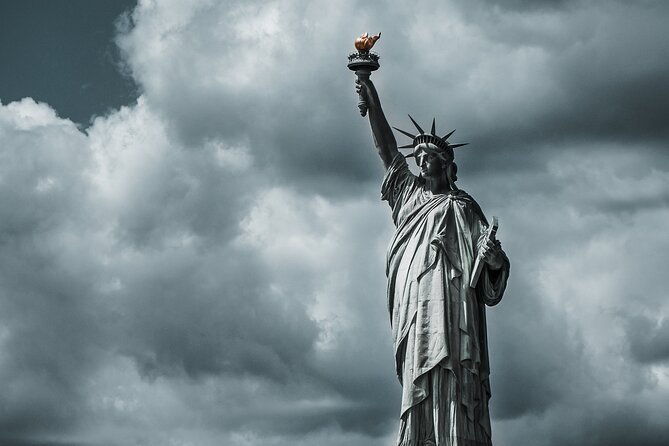 private-tour-explore-new-york-iconic-landmarks-guide-up-to-10pax