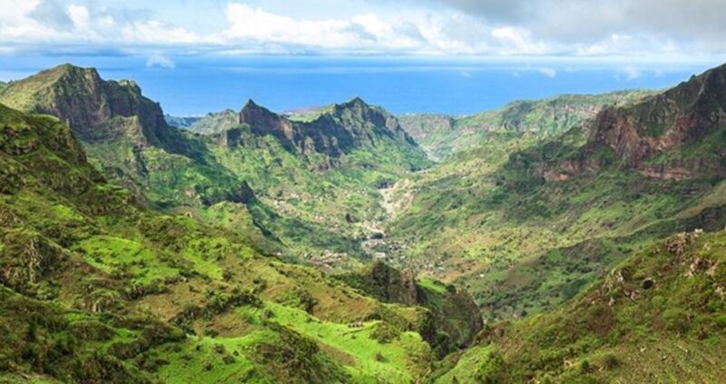 Private tour: Explore Santiago Island - Key Points