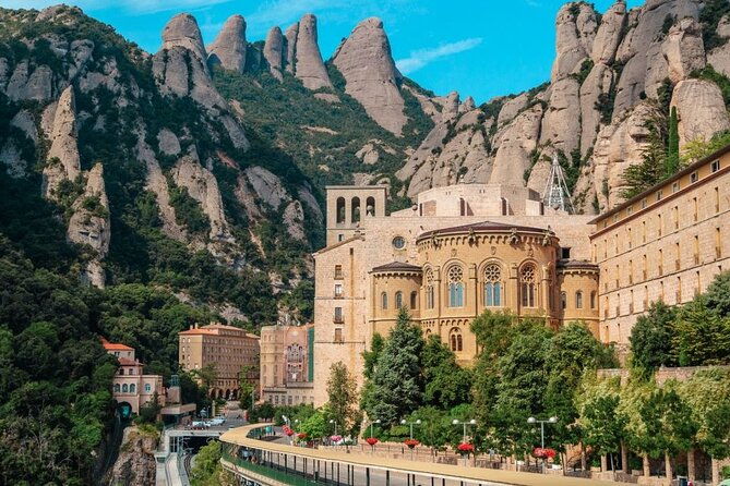 private-tour-from-barcelona-to-montserrat-with-guide
