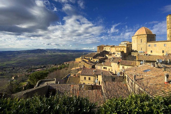 private-tour-from-livorno-port-to-san-gimignano-volterra