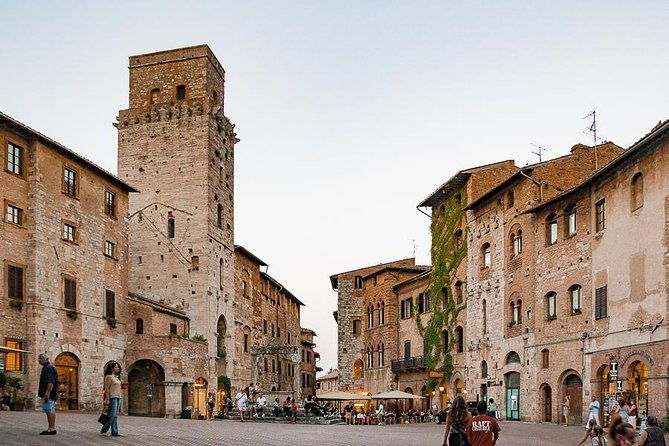 private-tour-from-livorno-port-to-san-gimignano-volterra