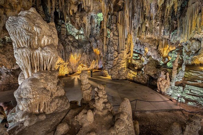 private-tour-from-motril-to-nerja-and-the-nerja-caves-for-up-to-8-persons
