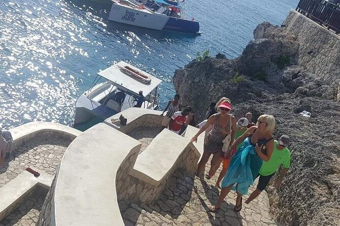 private-tour-from-ocho-rios-or-runaway-bay-to-negril-7-miles-beach-ricks-cafe