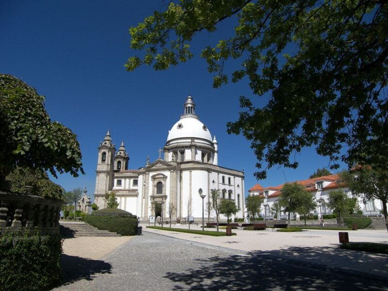 private-tour-from-porto-guimaraes-and-braga-with-lunch