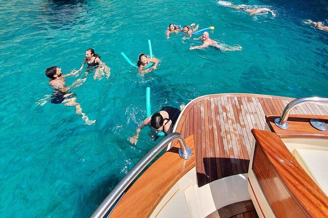 private-tour-from-sorrento-to-capri-gozzo-apreamare-10