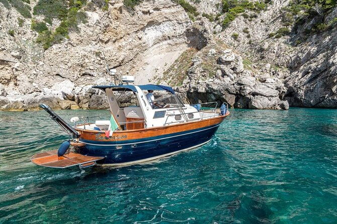 private-tour-from-sorrento-to-capri-gozzo-apreamare-10