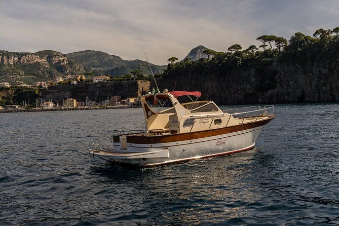 private-tour-from-sorrento-to-capri-sorrentino-gozzo-8-50